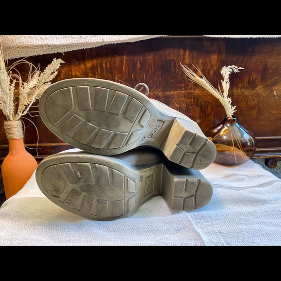 Worn Once Size 10 Dirty Laundry Heeled Boots 3” Heel Taupe - Picture 4 of 5